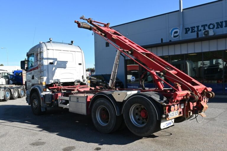 Scania R 164 6x2 vaijeri pedillä