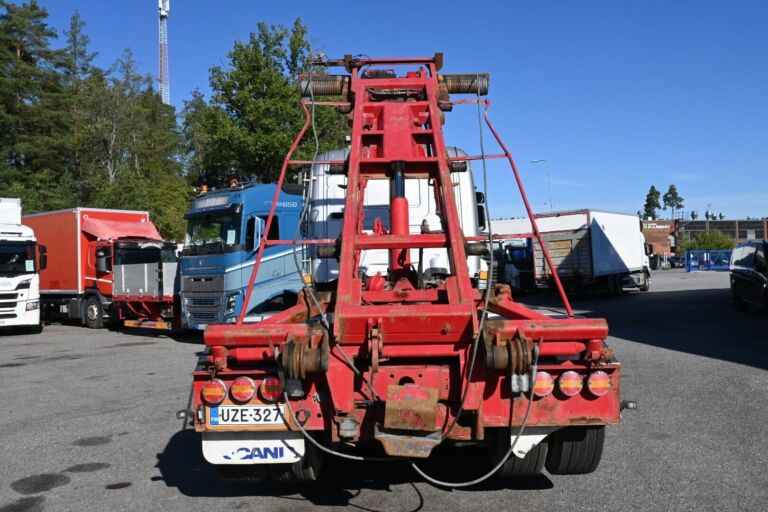 Scania R 164 6x2 vaijeri pedillä