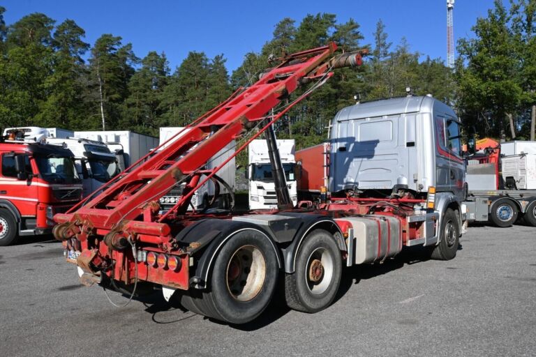 Scania R 164 6x2 vaijeri pedillä