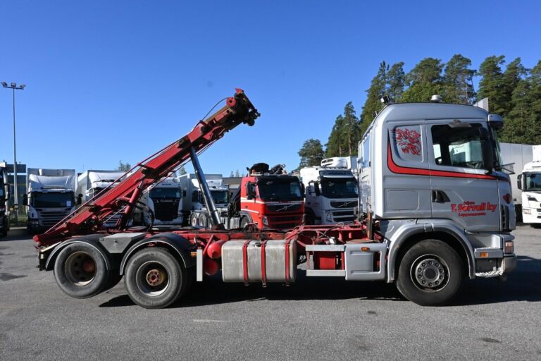Scania R 164 6x2 vaijeri pedillä