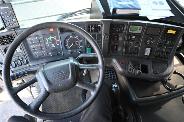 Scania R 164 6x2 vaijeri pedillä