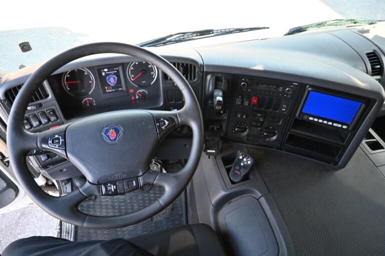 Scania P320 4x2