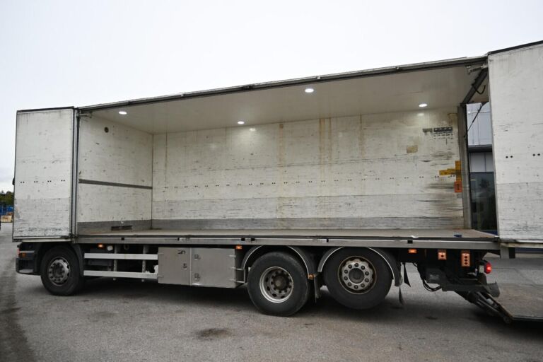 Scania P420 6x2 Manuaali