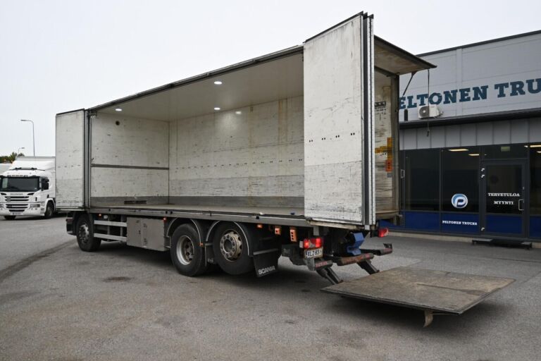 Scania P420 6x2 Manuaali