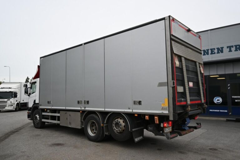 Scania P420 6x2 Manuaali