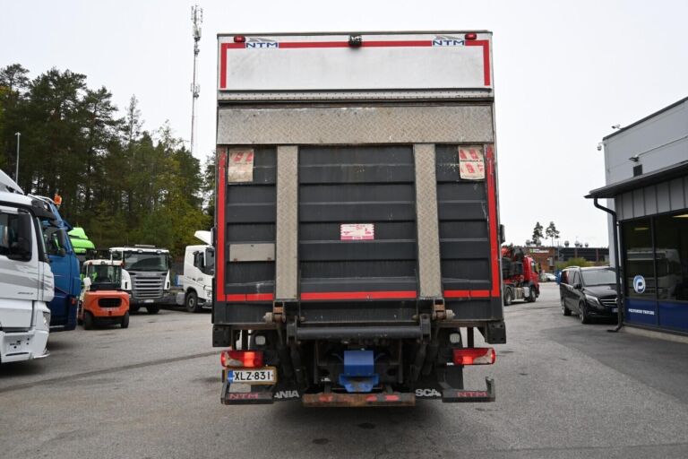 Scania P420 6x2 Manuaali