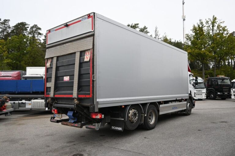 Scania P420 6x2 Manuaali