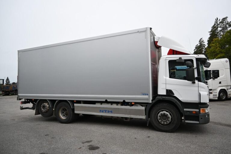 Scania P420 6x2 Manuaali