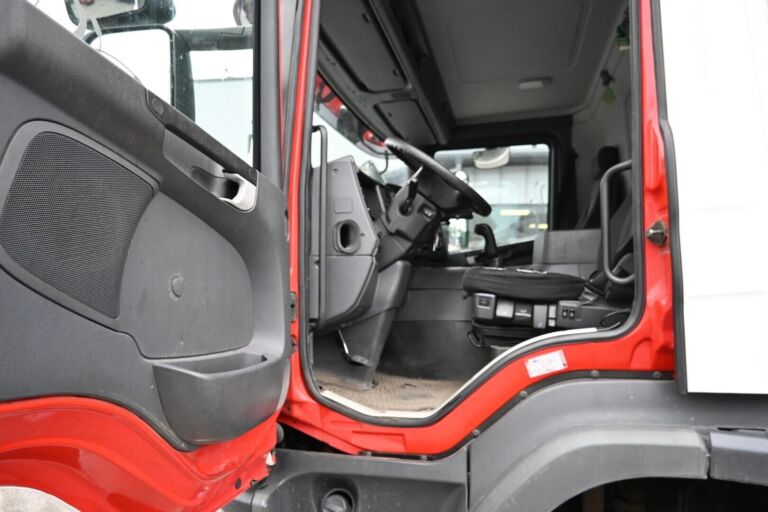 Scania P420 6x2 Manuaali