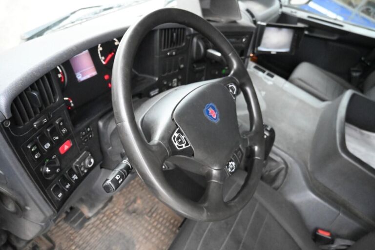 Scania P420 6x2 Manuaali