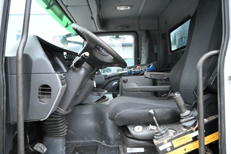 Mercedes-Benz Actros 3244 8x4 Rautajousinen nosturiauto