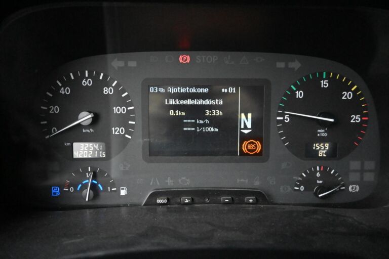 Mercedes-Benz Actros 3244 8x4 Rautajousinen nosturiauto