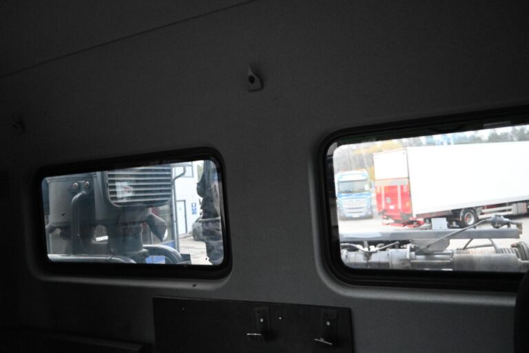 Mercedes-Benz Actros 3244 8x4 Rautajousinen nosturiauto