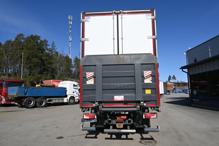 Scania R450 6x2 SKAB umpikaappi