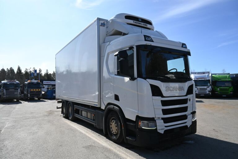Scania R450 6x2 SKAB umpikaappi