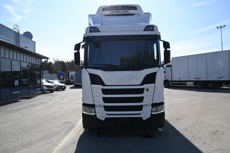 Scania R450 6x2 SKAB umpikaappi