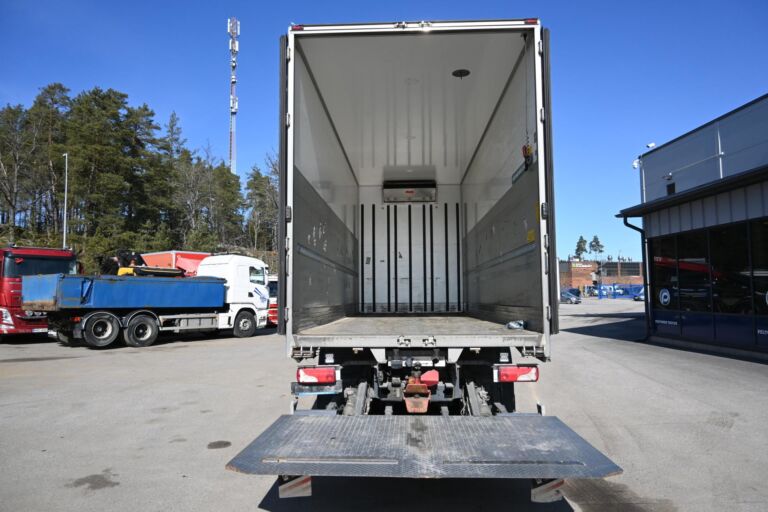 Scania R450 6x2 SKAB umpikaappi