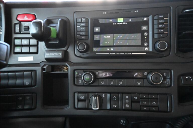Scania R450 6x2 SKAB umpikaappi