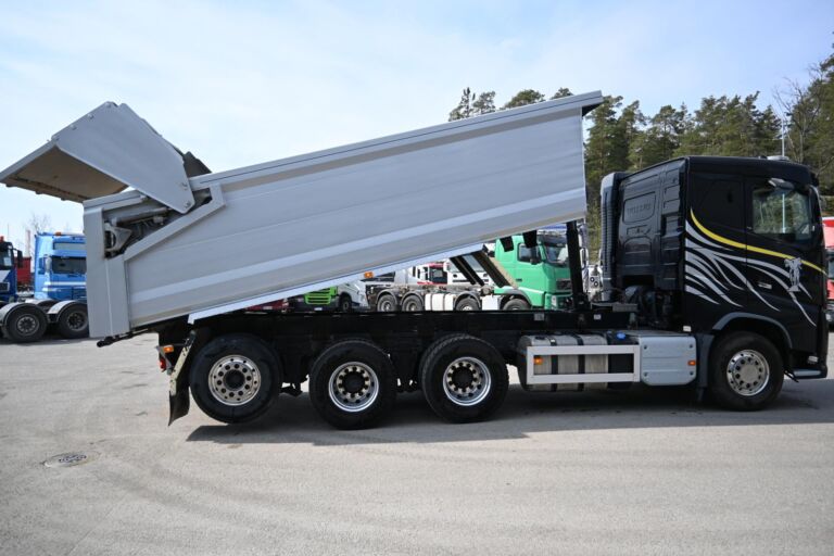 Volvo FH750 8x4 kippiauto