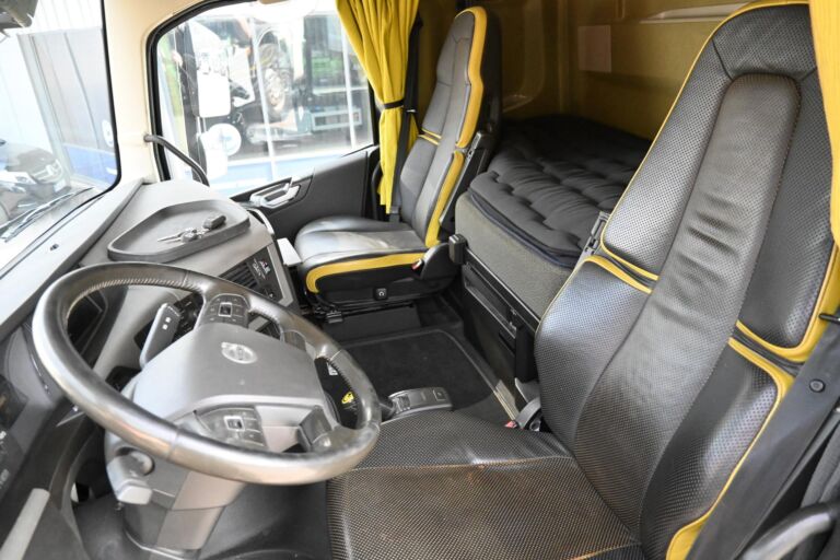 Volvo FH750 8x4 kippiauto
