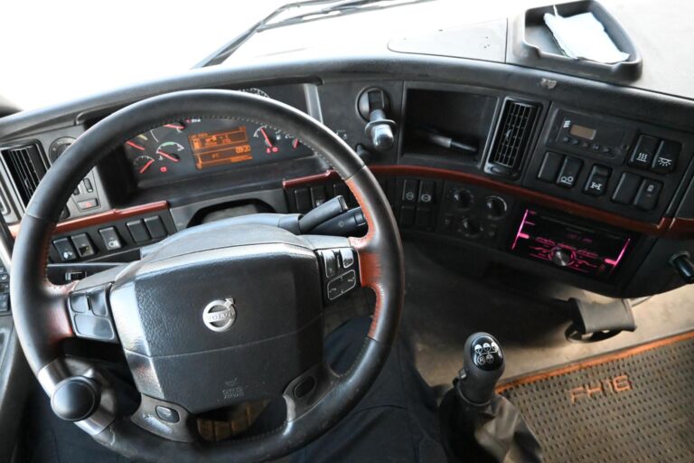 Volvo FH16 610 Vetopöytäauto