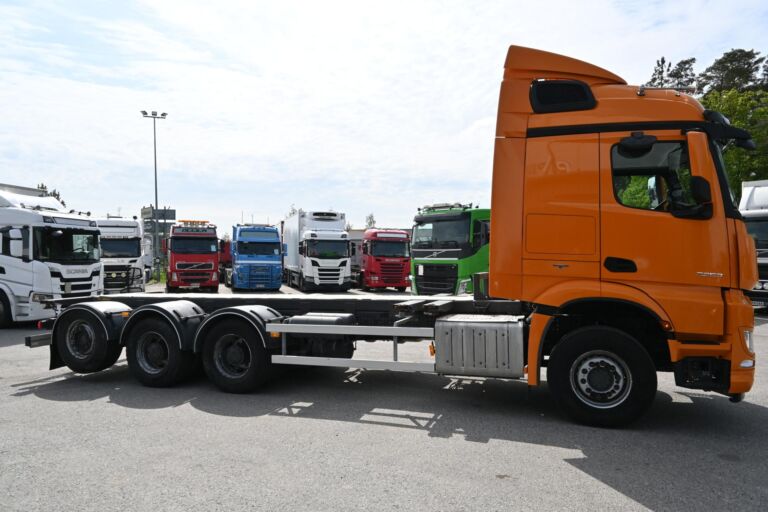 Mercedes-Benz AROCS 3253 8x4 7700 km