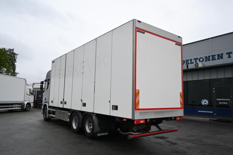 Scania R520 6x2 V8 Kylkiaukeavalla korilla