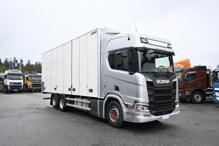 Scania R520 6x2 V8 Kylkiaukeavalla korilla