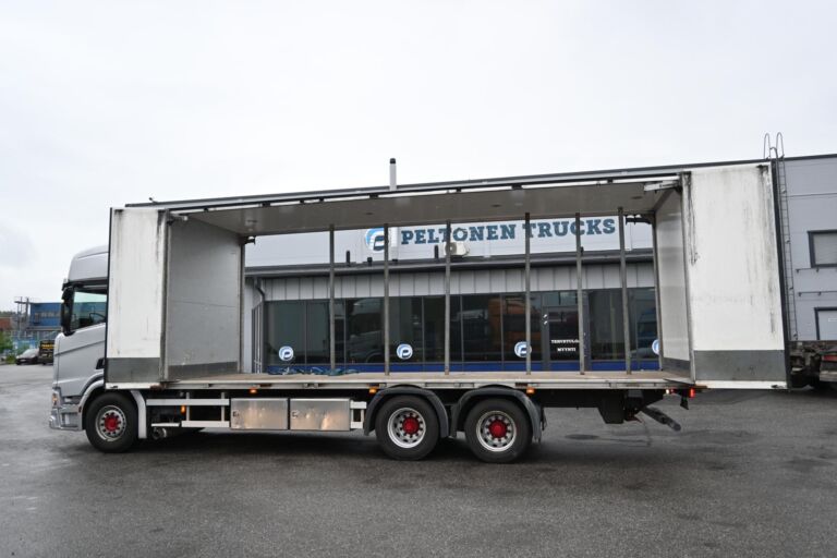 Scania R520 6x2 V8 Kylkiaukeavalla korilla