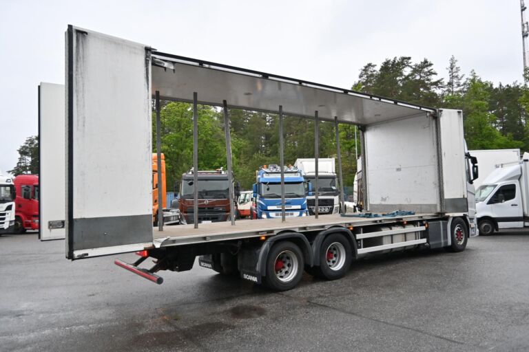 Scania R520 6x2 V8 Kylkiaukeavalla korilla
