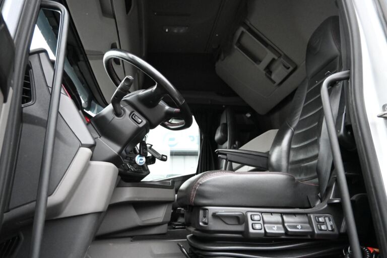 Scania R520 6x2 V8 Kylkiaukeavalla korilla