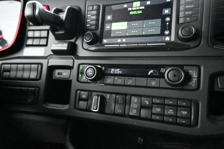 Scania R520 6x2 V8 Kylkiaukeavalla korilla
