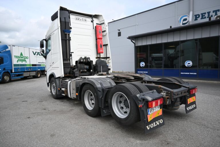 Volvo FH540 6x2 vetopöytäauto