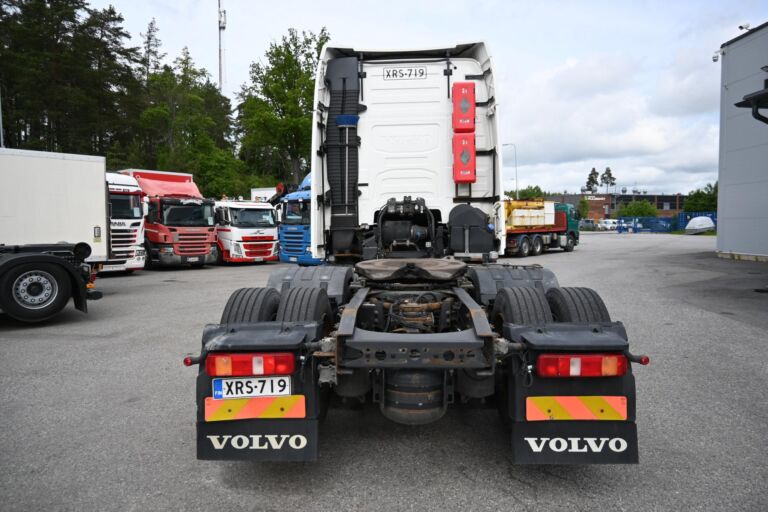 Volvo FH540 6x2 vetopöytäauto