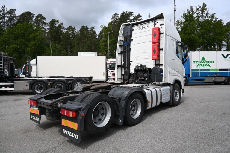 Volvo FH540 6x2 vetopöytäauto