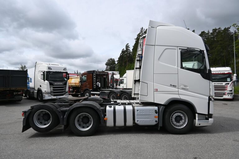 Volvo FH540 6x2 vetopöytäauto