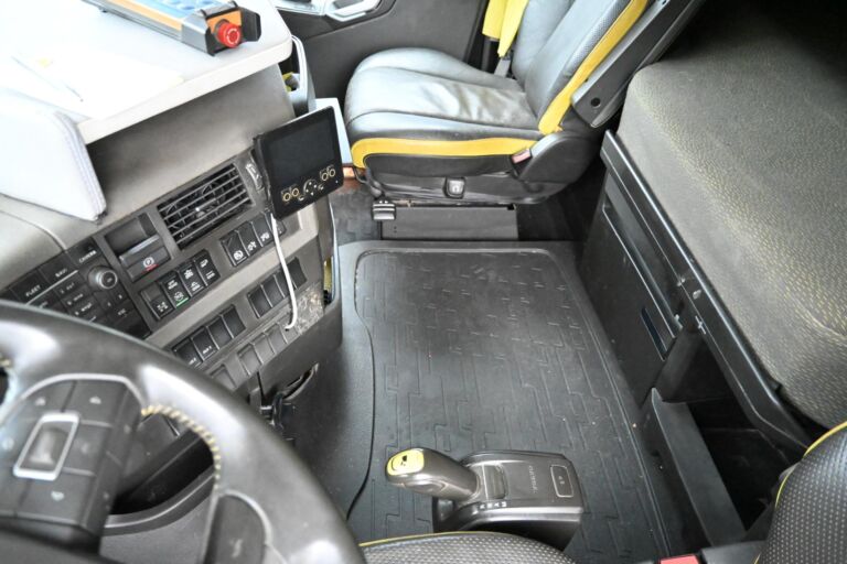 Volvo FH750 8x4*4 JOAB 26T
