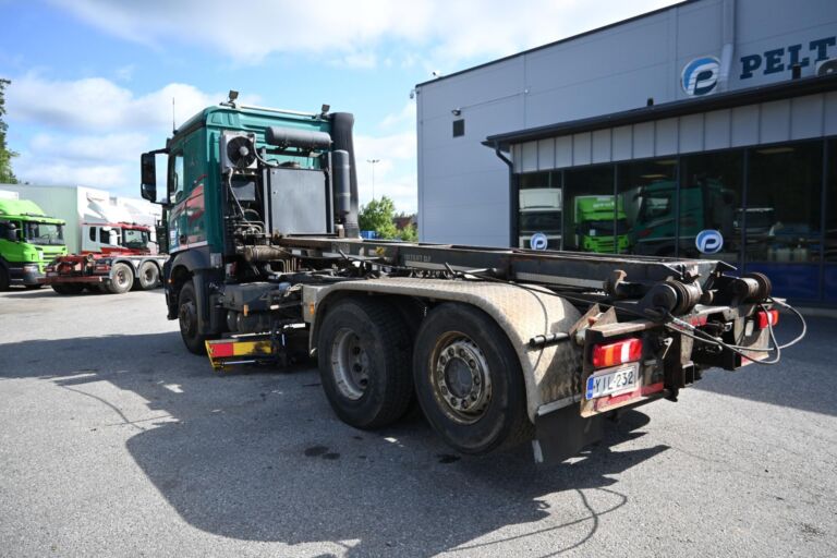 Mercedes-Benz Arocs 6x2 tienhoito