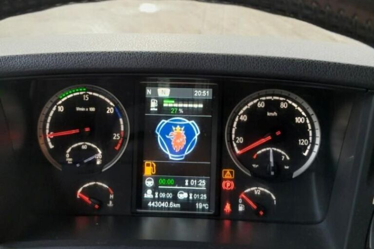 Scania R520 8x2 Yhdistelmä