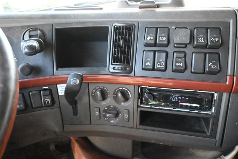 Volvo FH660 6x2 nosturi ja vaijeriauto