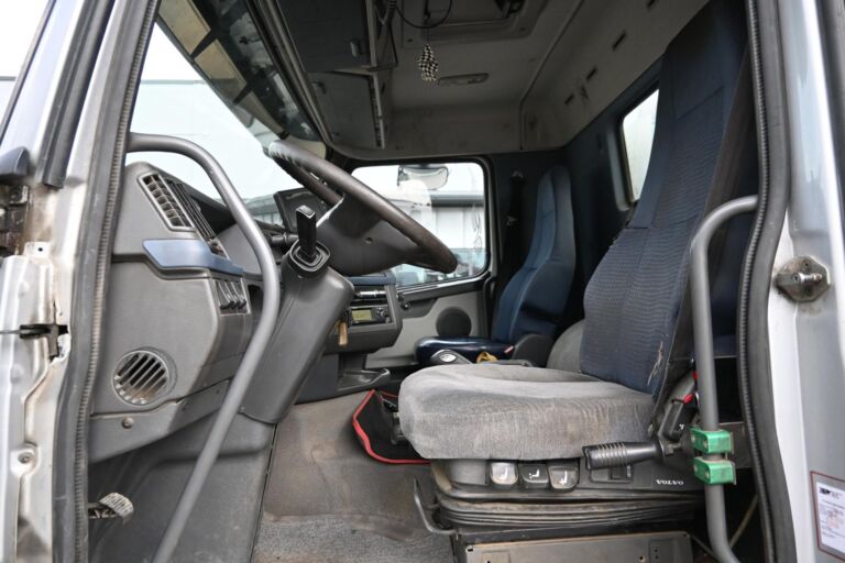 Volvo FH400 8x2 vm. 2016 nosturilla
