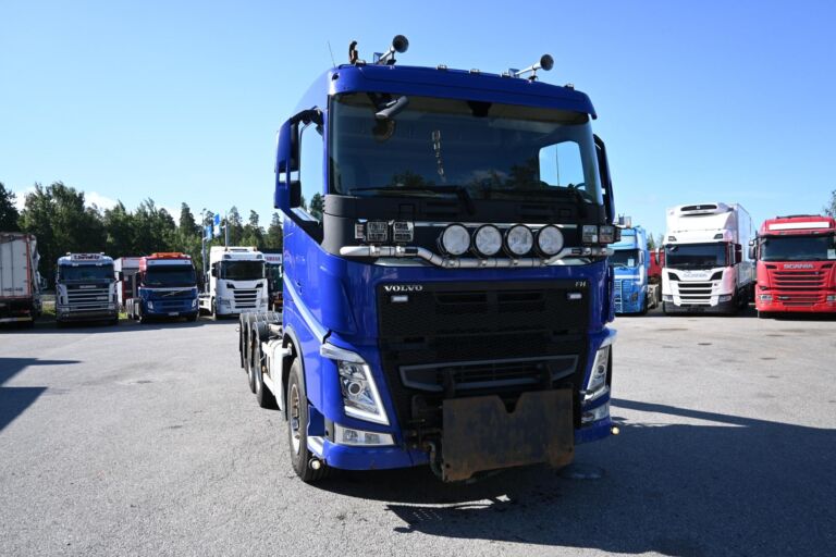 Volvo FH540 8x4*4 Tridem Koukku/Aurapuskuri