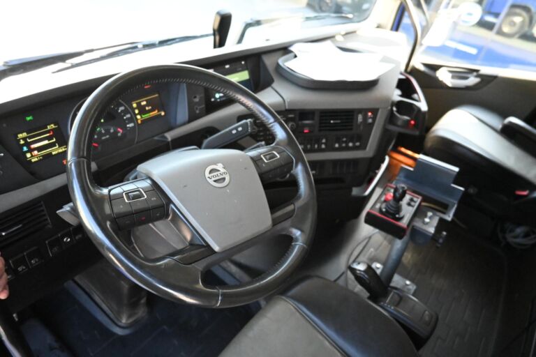 Volvo FH540 8x4*4 Tridem Koukku/Aurapuskuri