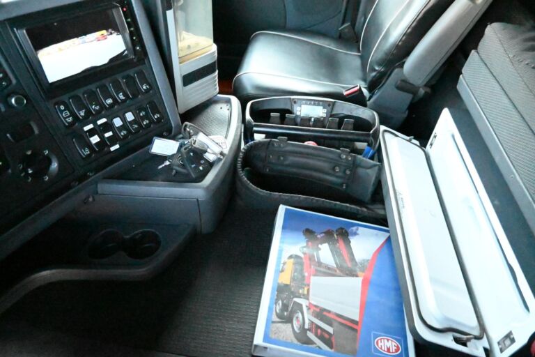 Scania G490 8x4 Nosturi & Koukkuauto