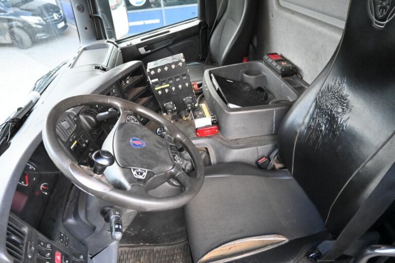 Scania P360 6x2 HIAB 122 nosturi ja vaijerilaite