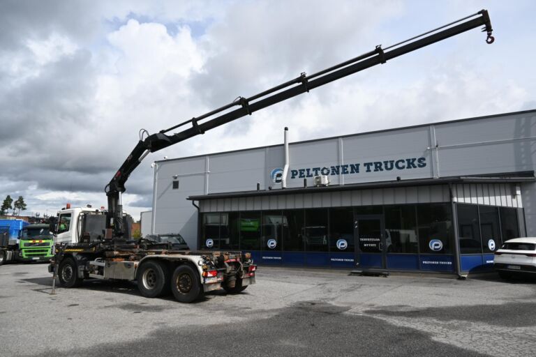 Scania P360 6x2 HIAB 122 nosturi ja vaijerilaite