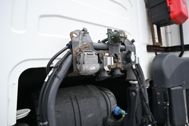 Volvo FH540 6x2 vetopöytäauto