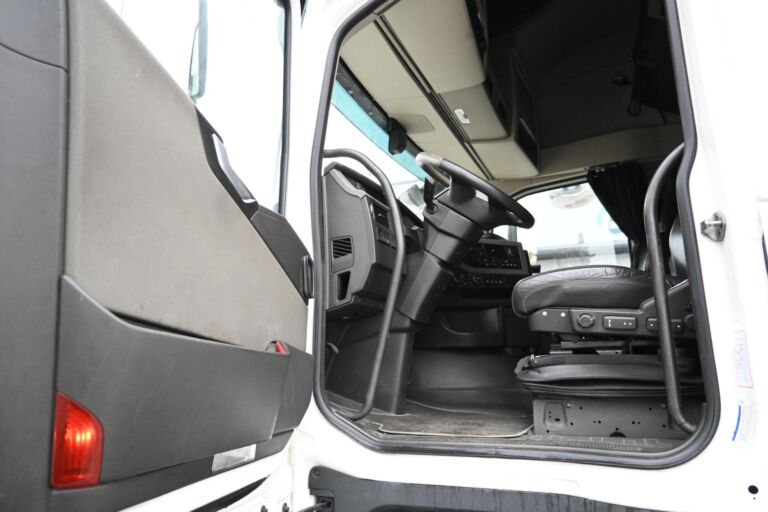 Volvo FH540 6x2 vetopöytäauto