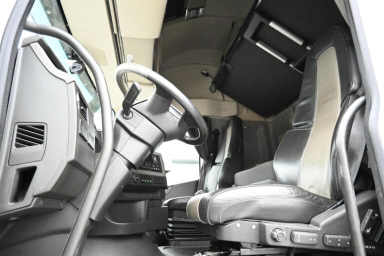 Volvo FH540 6x2 vetopöytäauto