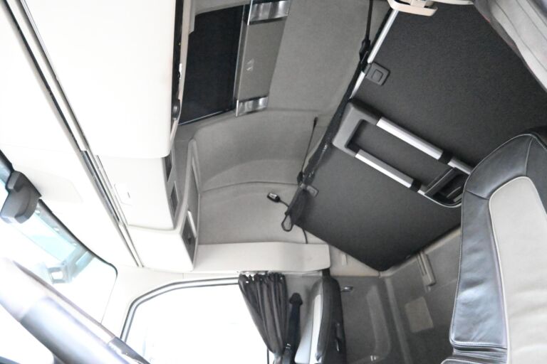 Volvo FH540 6x2 vetopöytäauto